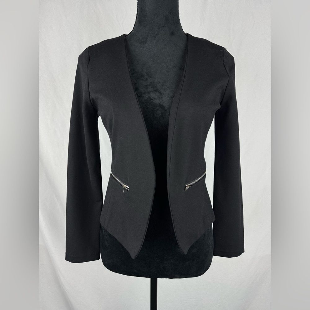 Have Black Blazer with 2 Pockets